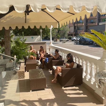 Hotel Caesar Paladium Rimini Extérieur photo