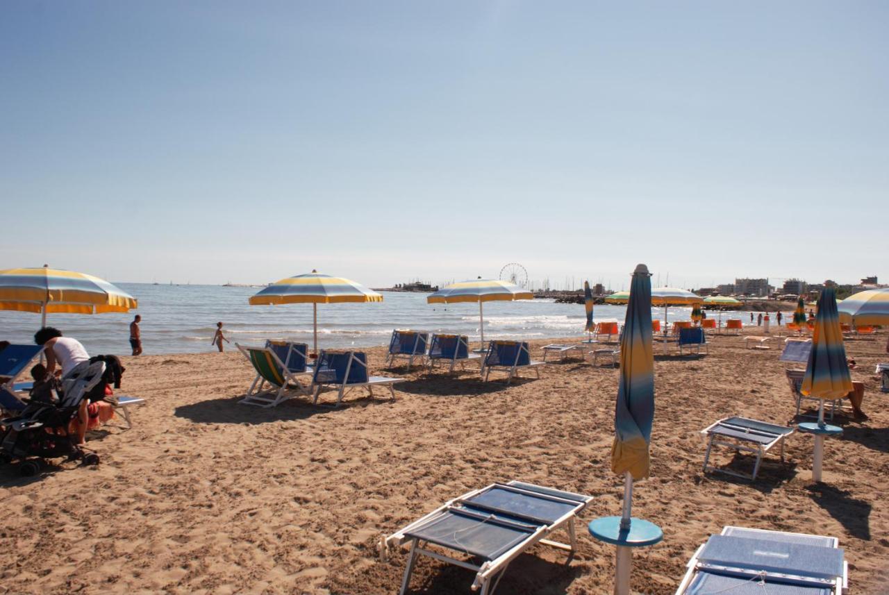 Hotel Caesar Paladium Rimini Extérieur photo