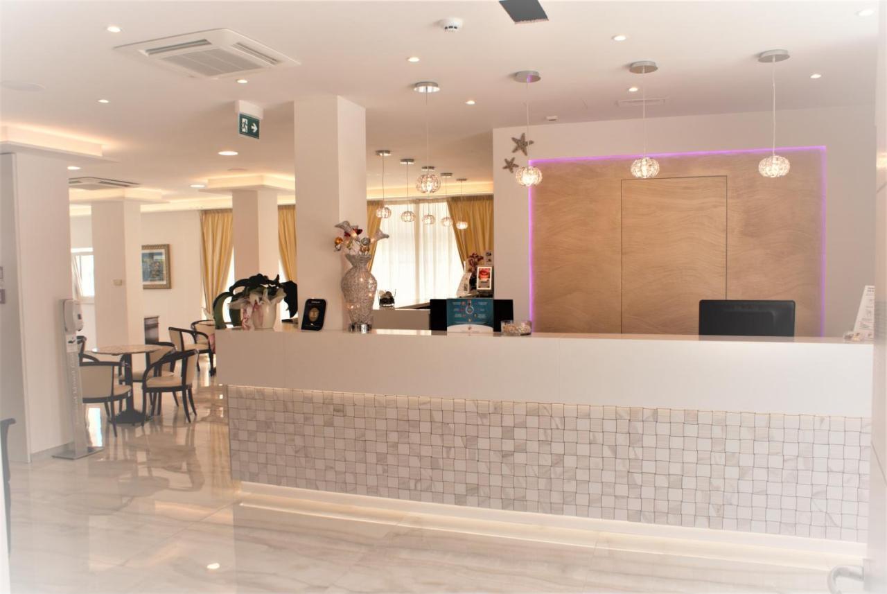 Hotel Caesar Paladium Rimini Extérieur photo