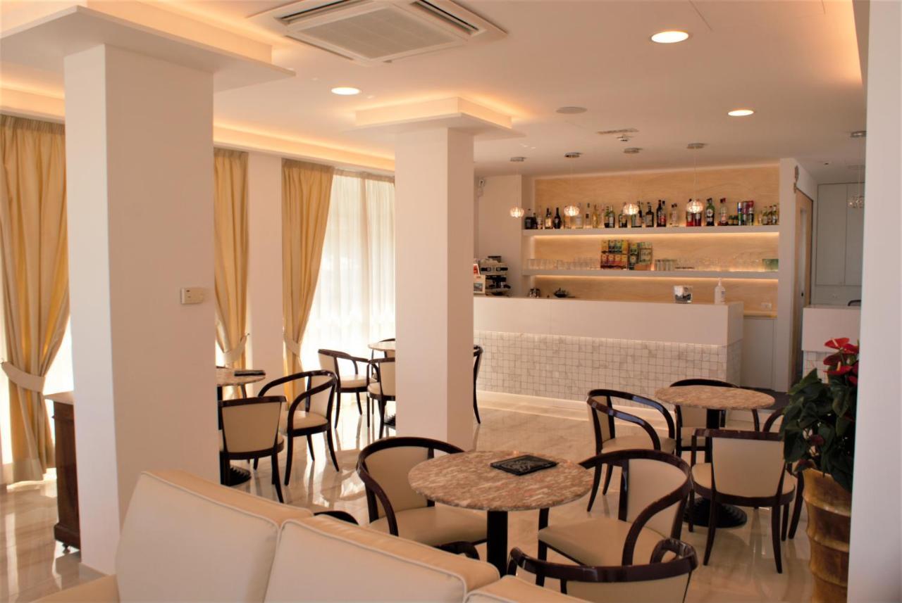 Hotel Caesar Paladium Rimini Extérieur photo