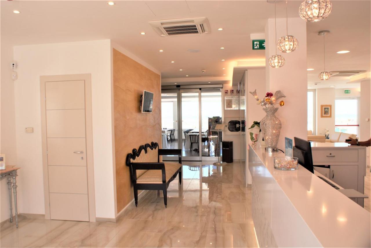 Hotel Caesar Paladium Rimini Extérieur photo
