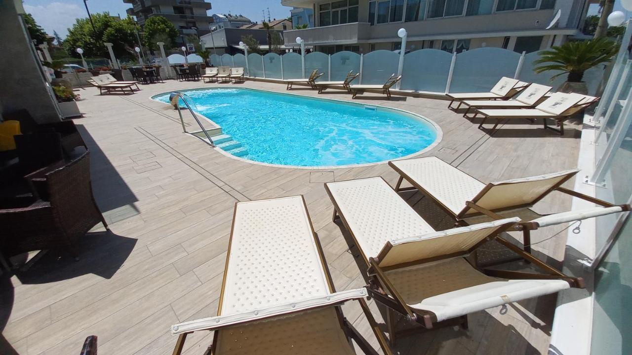 Hotel Caesar Paladium Rimini Extérieur photo