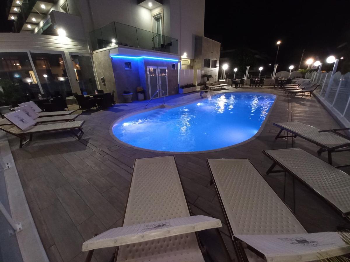 Hotel Caesar Paladium Rimini Extérieur photo