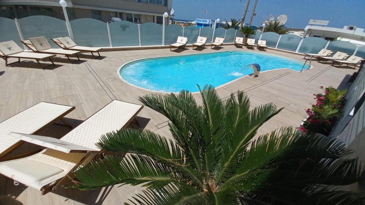 Hotel Caesar Paladium Rimini Extérieur photo