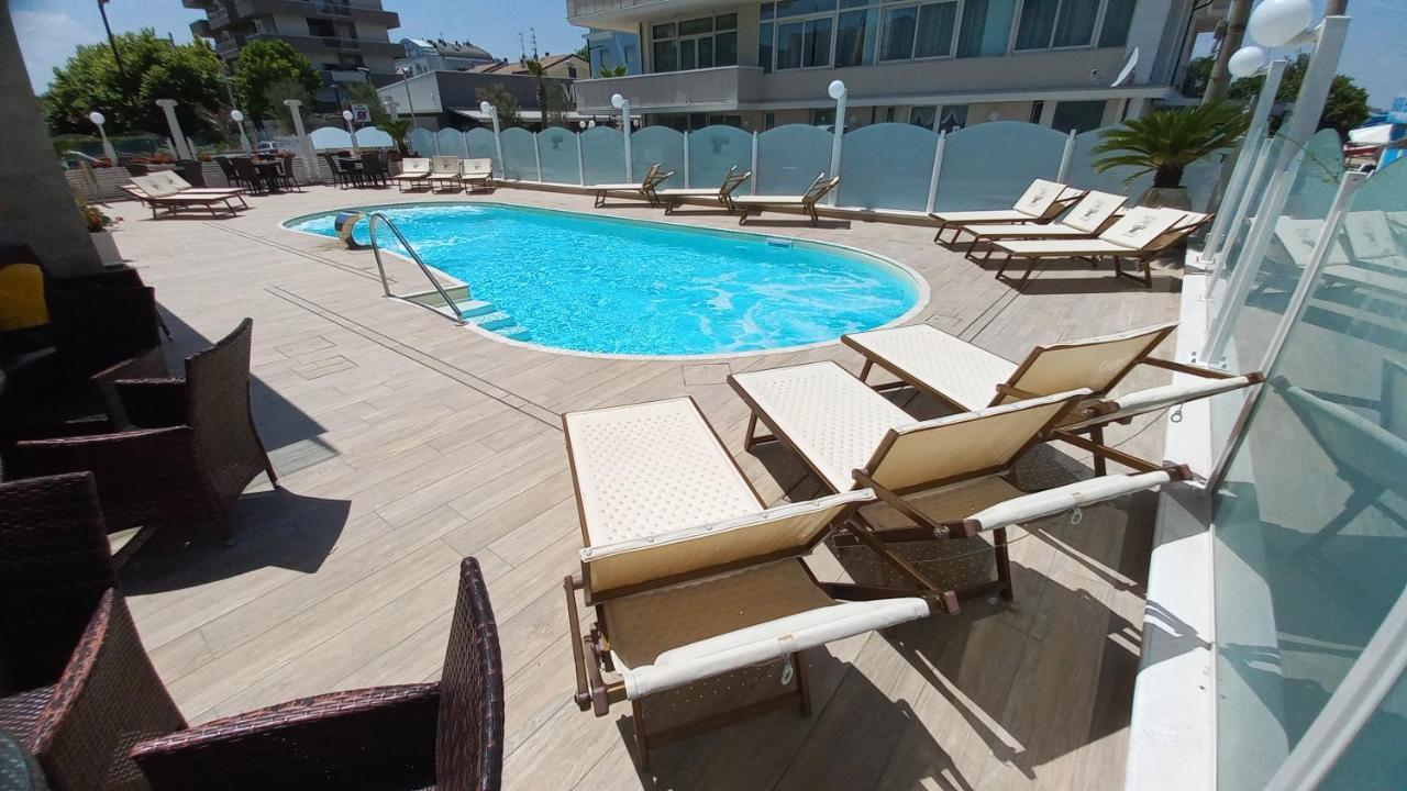 Hotel Caesar Paladium Rimini Extérieur photo