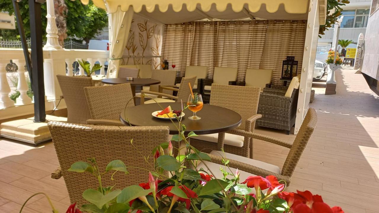 Hotel Caesar Paladium Rimini Extérieur photo