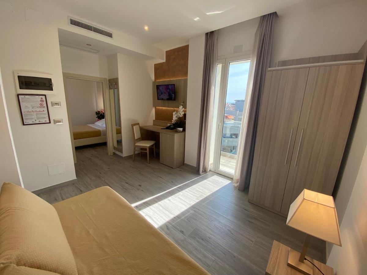 Hotel Caesar Paladium Rimini Extérieur photo