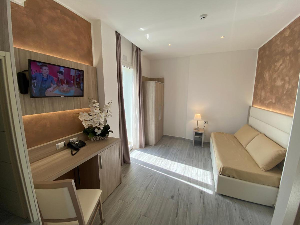 Hotel Caesar Paladium Rimini Extérieur photo