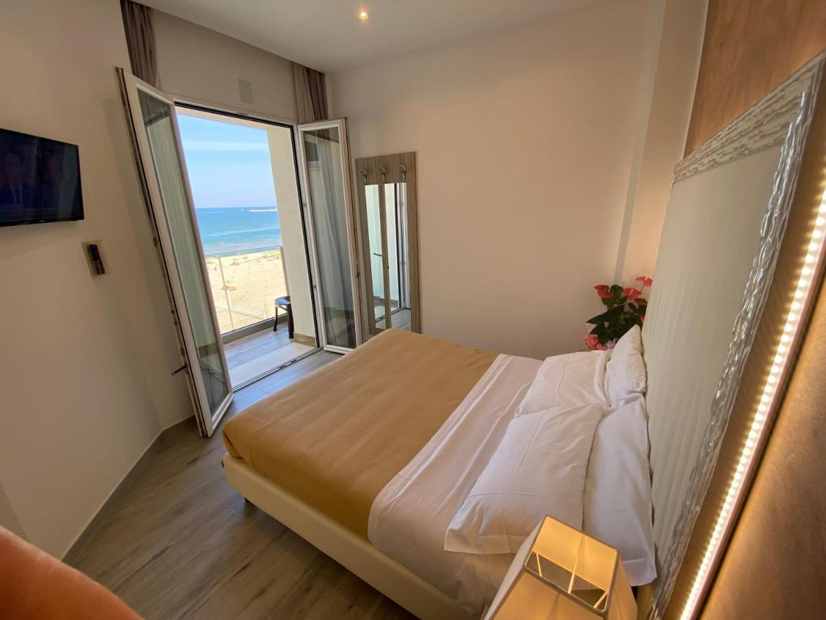 Hotel Caesar Paladium Rimini Extérieur photo