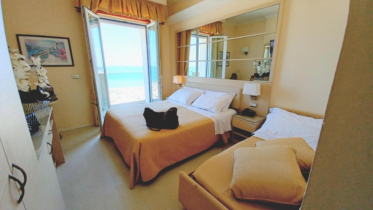 Hotel Caesar Paladium Rimini Extérieur photo