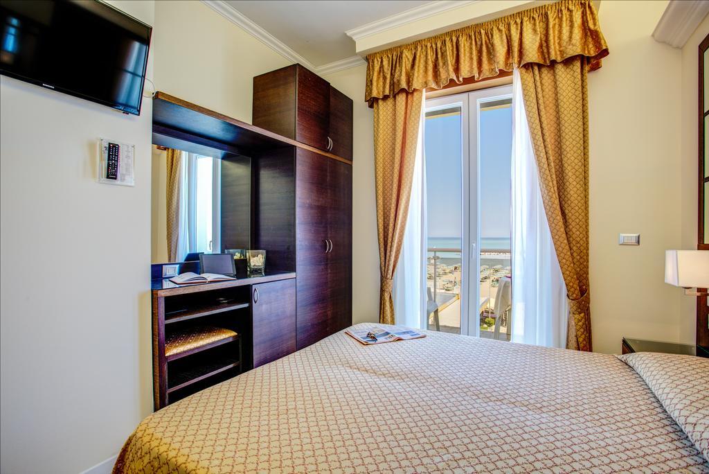 Hotel Caesar Paladium Rimini Chambre photo