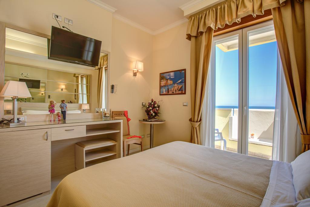 Hotel Caesar Paladium Rimini Chambre photo