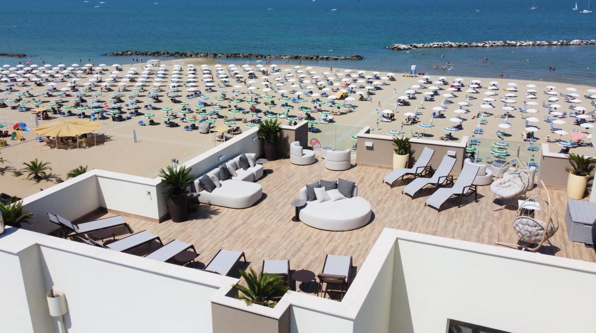 Hotel Caesar Paladium Rimini Extérieur photo