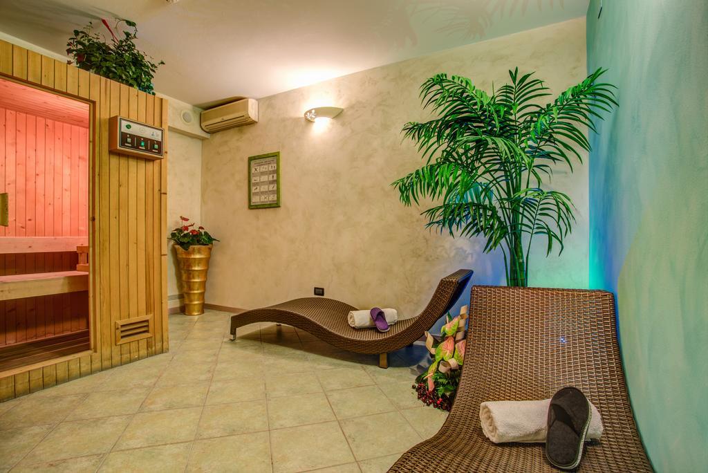 Hotel Caesar Paladium Rimini Extérieur photo
