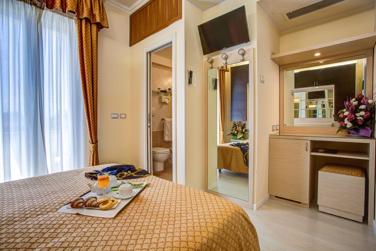 Hotel Caesar Paladium Rimini Extérieur photo