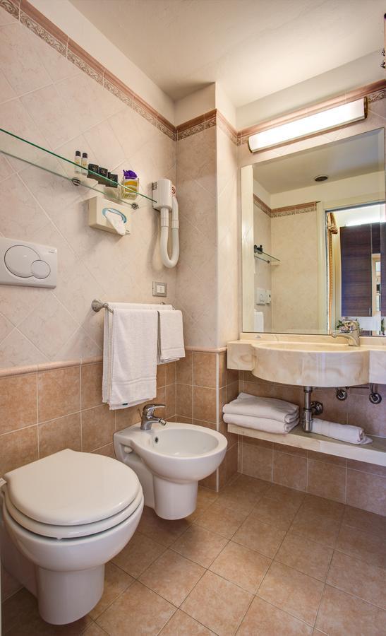 Hotel Caesar Paladium Rimini Extérieur photo