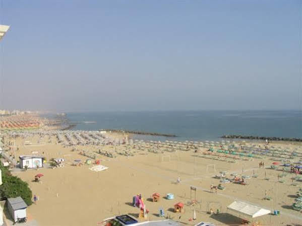 Hotel Caesar Paladium Rimini Extérieur photo
